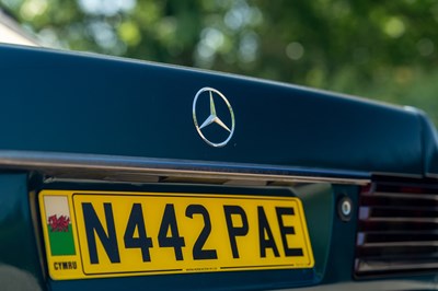 Lot 8 - 1996 Mercedes-Benz SL 320