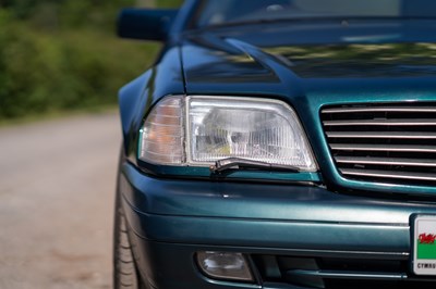 Lot 8 - 1996 Mercedes-Benz SL 320