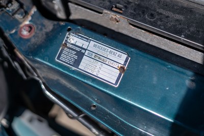 Lot 8 - 1996 Mercedes-Benz SL 320