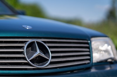 Lot 8 - 1996 Mercedes-Benz SL 320