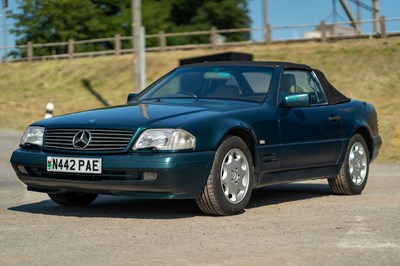 Lot 8 - 1996 Mercedes-Benz SL 320