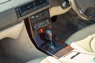 Lot 8 - 1996 Mercedes-Benz SL 320