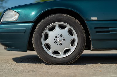 Lot 8 - 1996 Mercedes-Benz SL 320