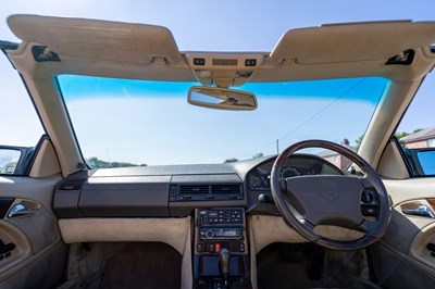 Lot 8 - 1996 Mercedes-Benz SL 320