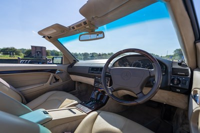 Lot 8 - 1996 Mercedes-Benz SL 320