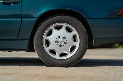 Lot 8 - 1996 Mercedes-Benz SL 320