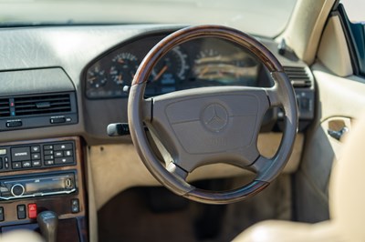 Lot 8 - 1996 Mercedes-Benz SL 320