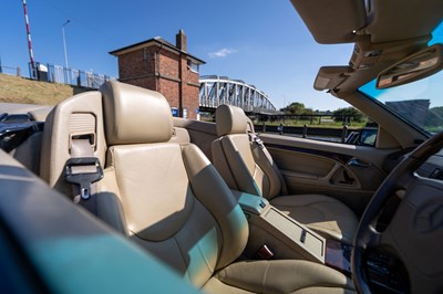 Lot 8 - 1996 Mercedes-Benz SL 320
