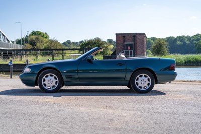 Lot 8 - 1996 Mercedes-Benz SL 320