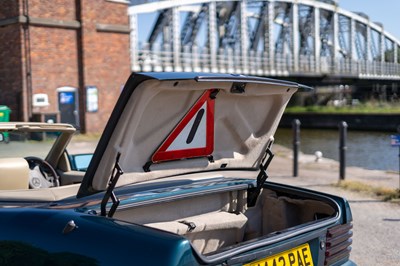 Lot 8 - 1996 Mercedes-Benz SL 320