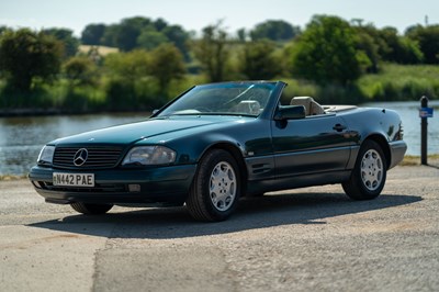 Lot 8 - 1996 Mercedes-Benz SL 320