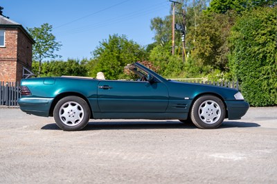 Lot 8 - 1996 Mercedes-Benz SL 320
