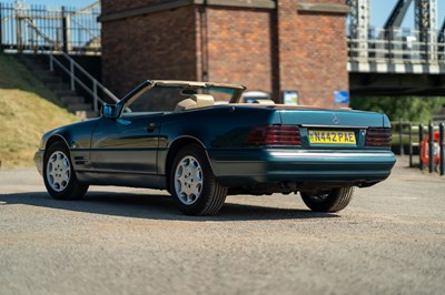 Lot 8 - 1996 Mercedes-Benz SL 320