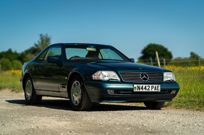 Lot 8 - 1996 Mercedes-Benz SL 320