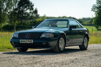 Lot 8 - 1996 Mercedes-Benz SL 320