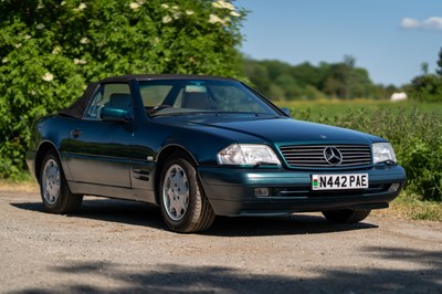 Lot 8 - 1996 Mercedes-Benz SL 320