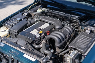 Lot 8 - 1996 Mercedes-Benz SL 320