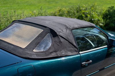 Lot 8 - 1996 Mercedes-Benz SL 320