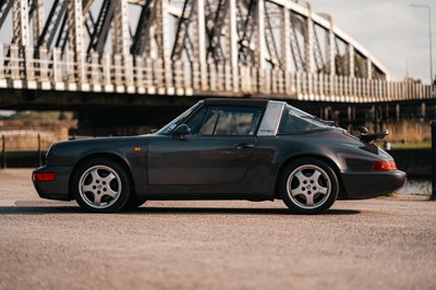 Lot 116 - 1990 Porsche 911 Carrera 2 Targa