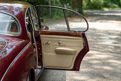 Lot 69 - 1969 Daimler V8-250