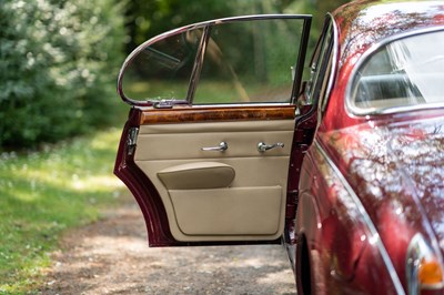 Lot 69 - 1969 Daimler V8-250