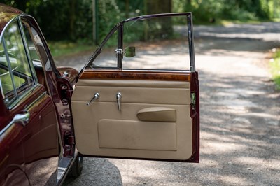 Lot 69 - 1969 Daimler V8-250