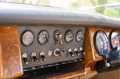 Lot 69 - 1969 Daimler V8-250