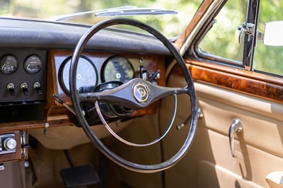 Lot 69 - 1969 Daimler V8-250