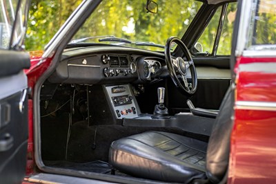 Lot 42 - 1972 MGB GT