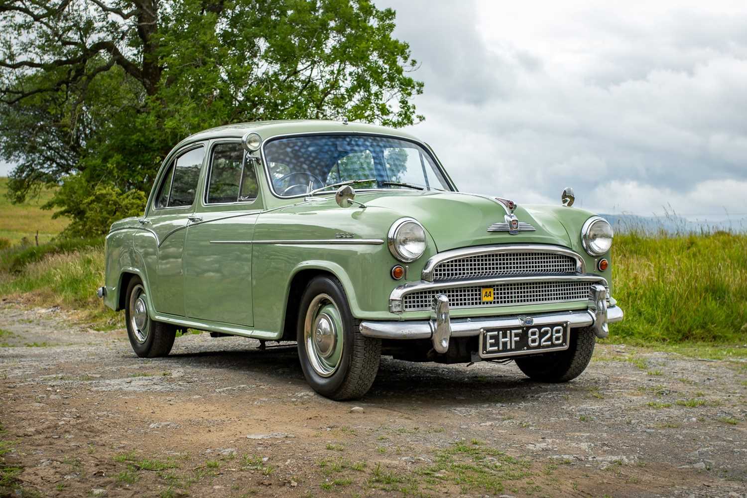 Lot 73 - 1957 Morris ISIS