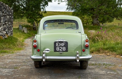 Lot 73 - 1957 Morris ISIS