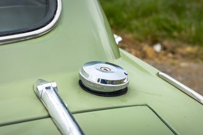 Lot 73 - 1957 Morris ISIS