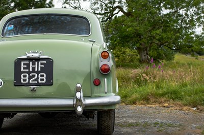 Lot 73 - 1957 Morris ISIS