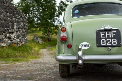 Lot 73 - 1957 Morris ISIS