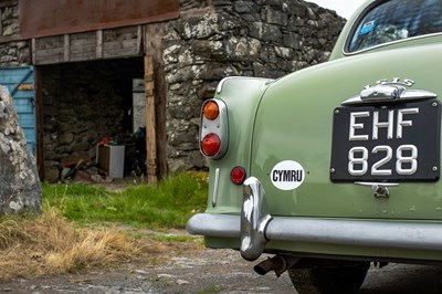 Lot 73 - 1957 Morris ISIS