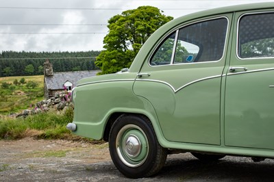 Lot 73 - 1957 Morris ISIS
