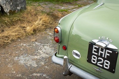 Lot 73 - 1957 Morris ISIS