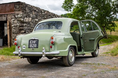 Lot 73 - 1957 Morris ISIS