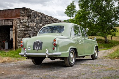 Lot 73 - 1957 Morris ISIS