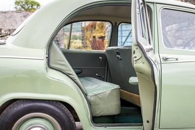 Lot 73 - 1957 Morris ISIS