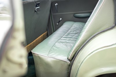 Lot 73 - 1957 Morris ISIS