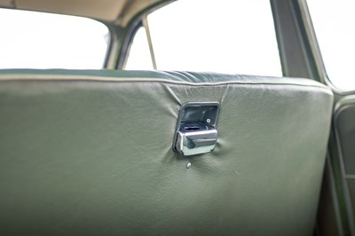 Lot 73 - 1957 Morris ISIS