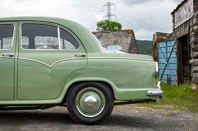 Lot 73 - 1957 Morris ISIS