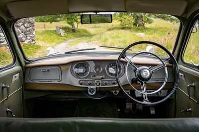Lot 73 - 1957 Morris ISIS