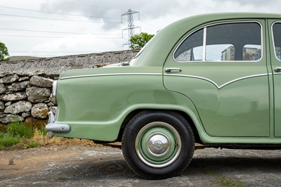 Lot 73 - 1957 Morris ISIS