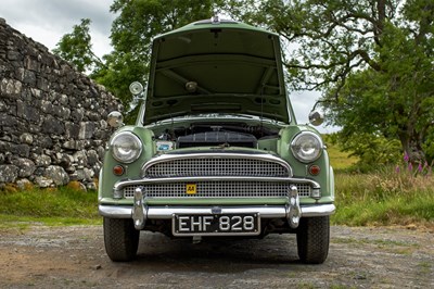 Lot 73 - 1957 Morris ISIS