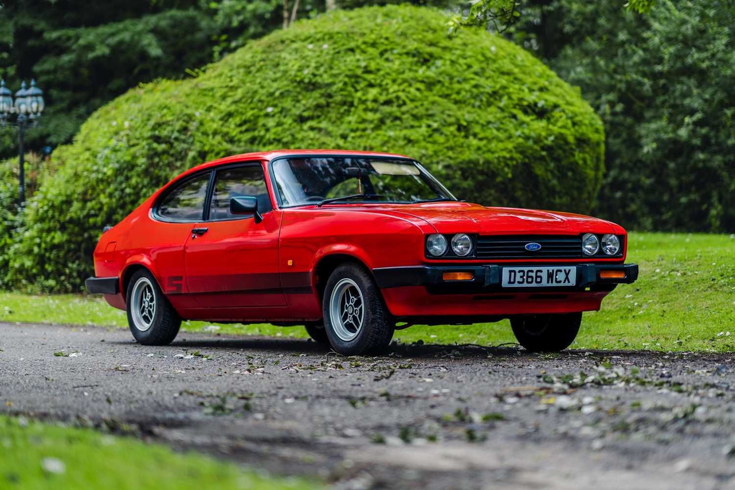 Lot 81 - 1987 Ford Capri 1.6 Laser - 2.0S Tribute