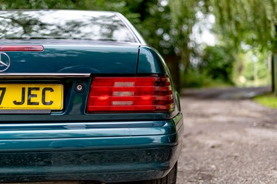 Lot 111 - 1997 Mercedes-Benz SL 320