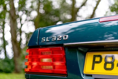 Lot 111 - 1997 Mercedes-Benz SL 320