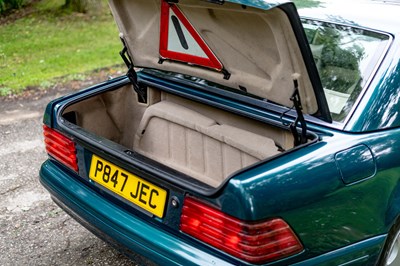 Lot 111 - 1997 Mercedes-Benz SL 320
